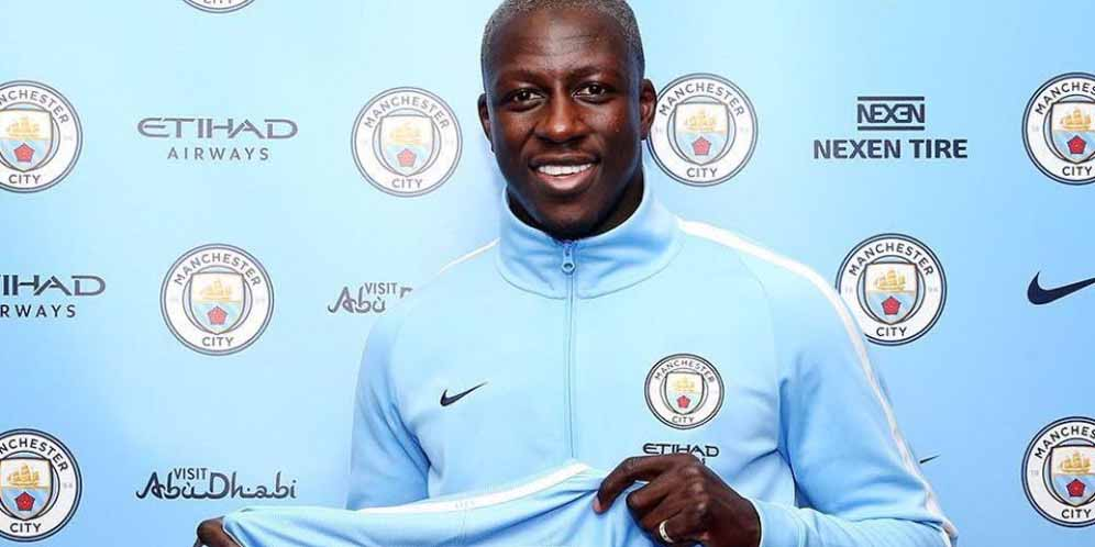 Lo Fans City Boleh Angkat Dagu, Lini Belakang Pep Kini Mewah Banget!